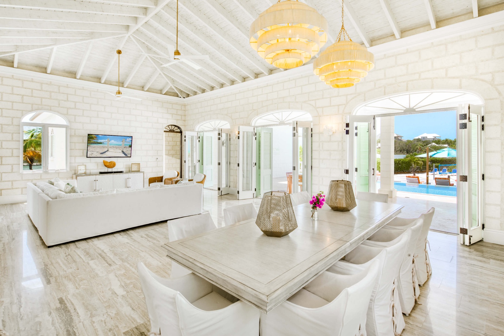 Villa Vamar on Taylor Bay Beach, Private Oceanfront Provo Villa for 12 - Photo 6