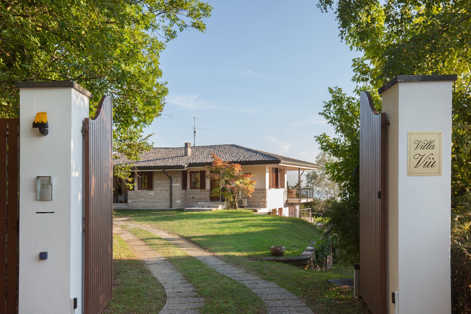 Villa Viù, Hilltop Lake Garda Villa with Private Pool, Spa and Four Double Bedrooms - Photo 11