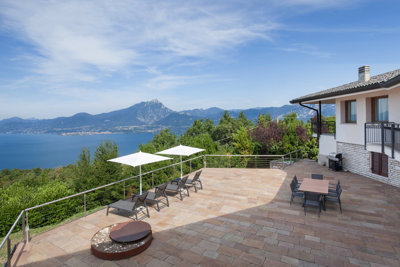 Villa Viù, Hilltop Lake Garda Villa with Private Pool, Spa and Four Double Bedrooms - Photo 16