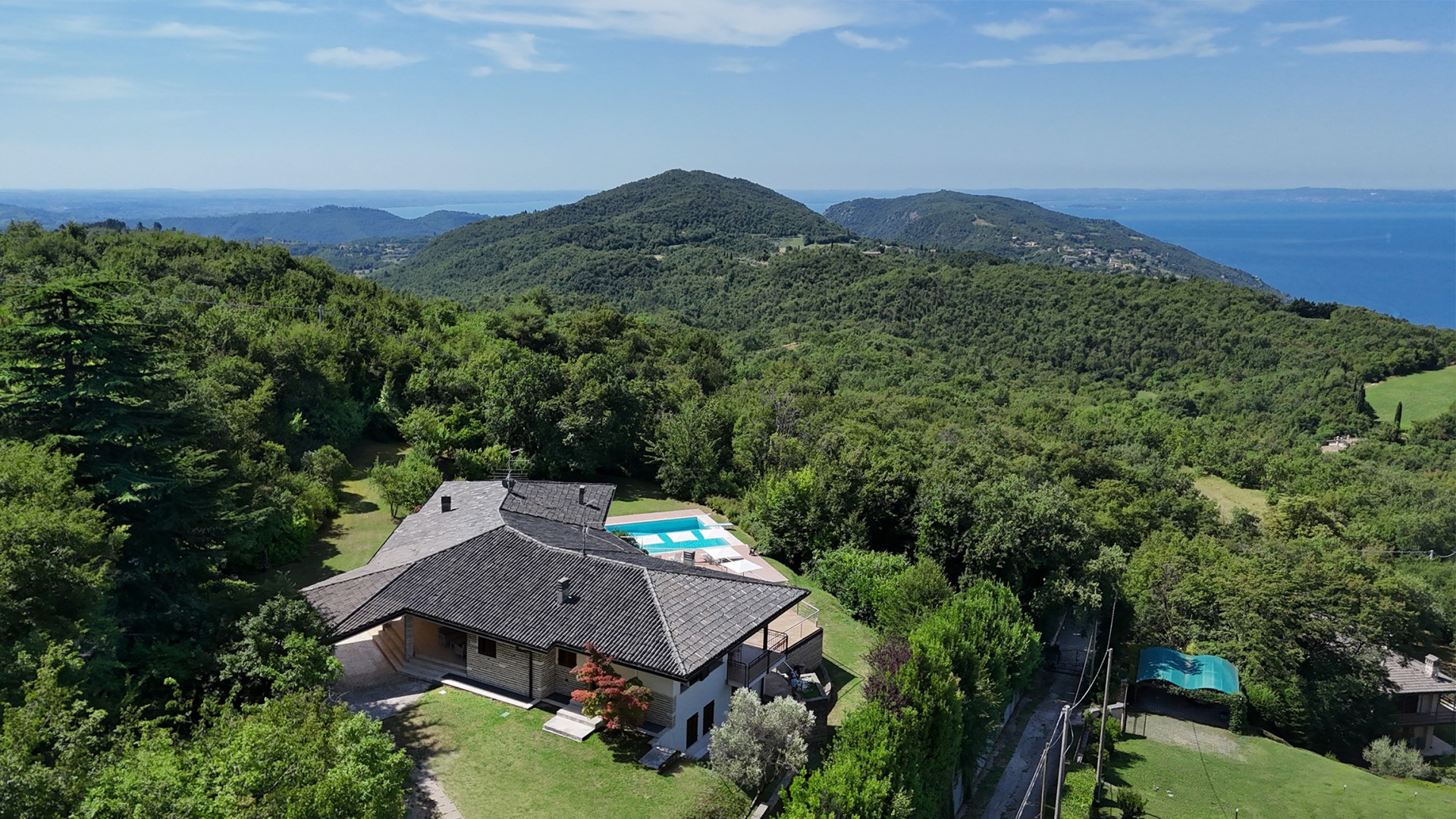 Villa Viù, Hilltop Lake Garda Villa with Private Pool, Spa and Four Double Bedrooms - Photo 21
