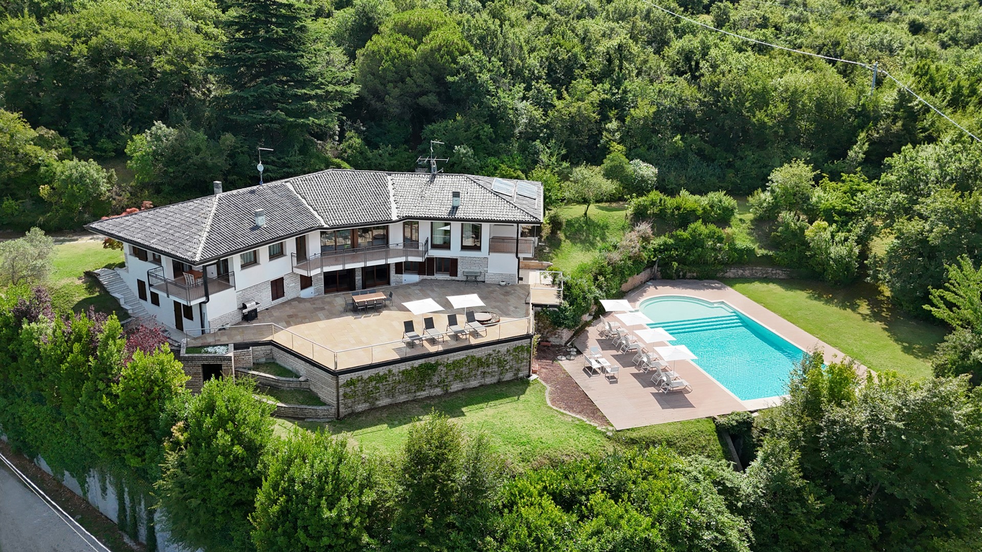 Villa Viù, Hilltop Lake Garda Villa with Private Pool, Spa and Four Double Bedrooms - Photo 22