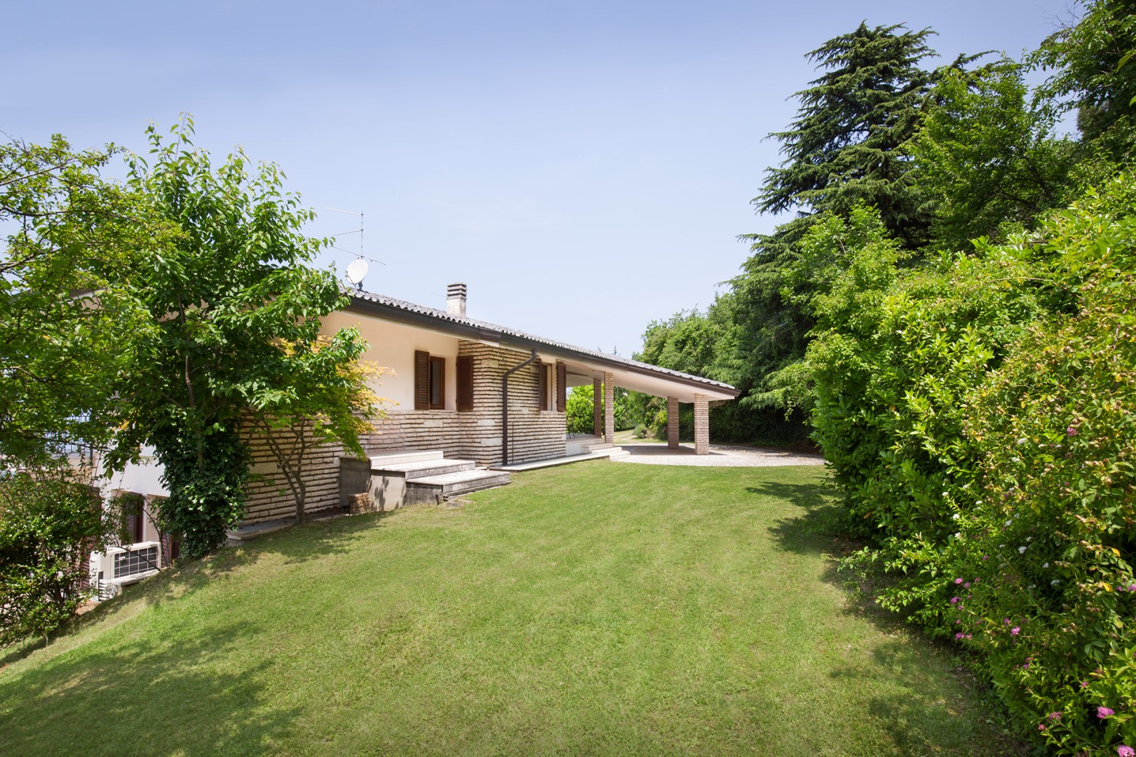 Villa Viù, Hilltop Lake Garda Villa with Private Pool, Spa and Four Double Bedrooms - Photo 23