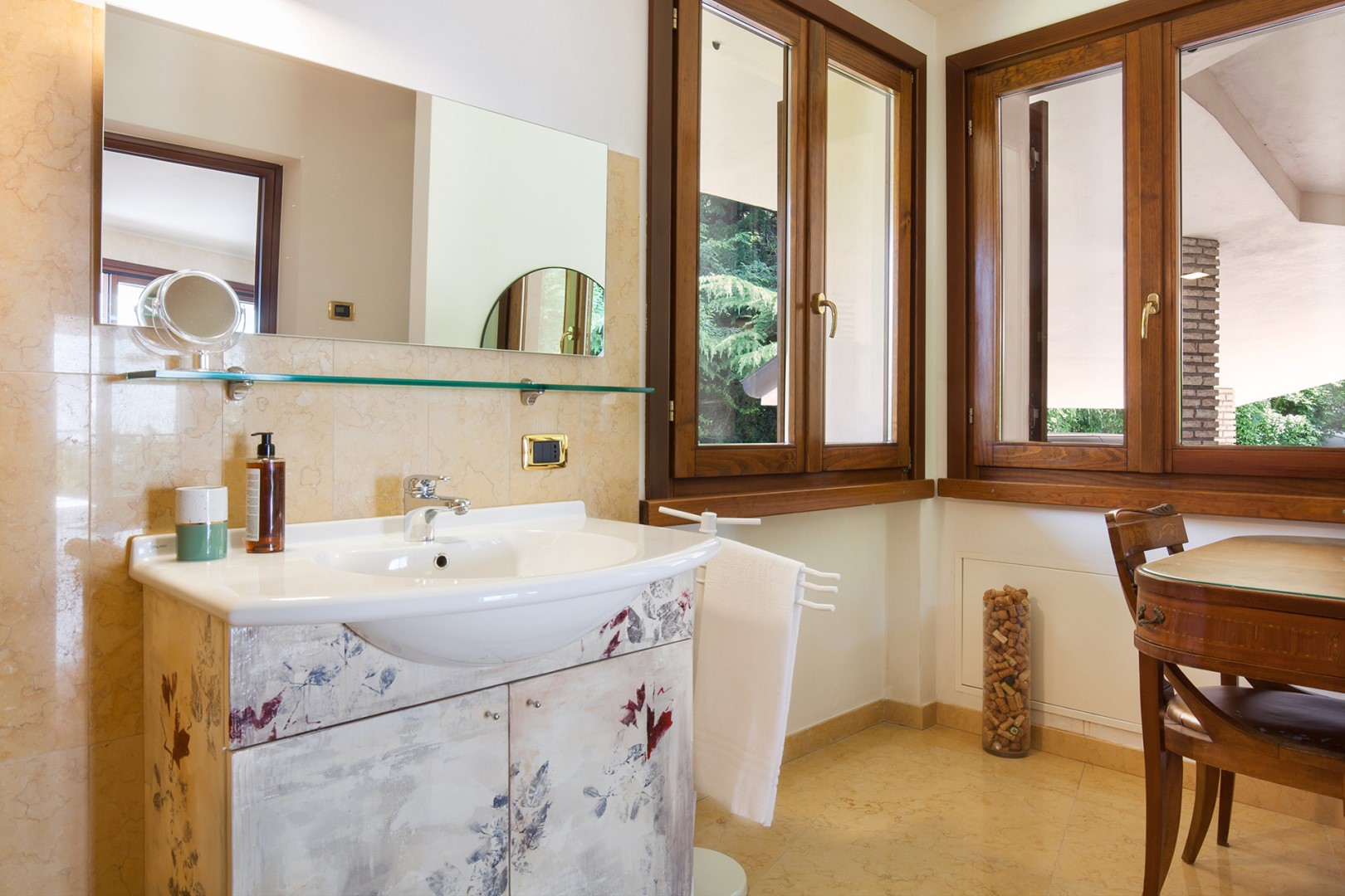 Villa Viù, Hilltop Lake Garda Villa with Private Pool, Spa and Four Double Bedrooms - Photo 33