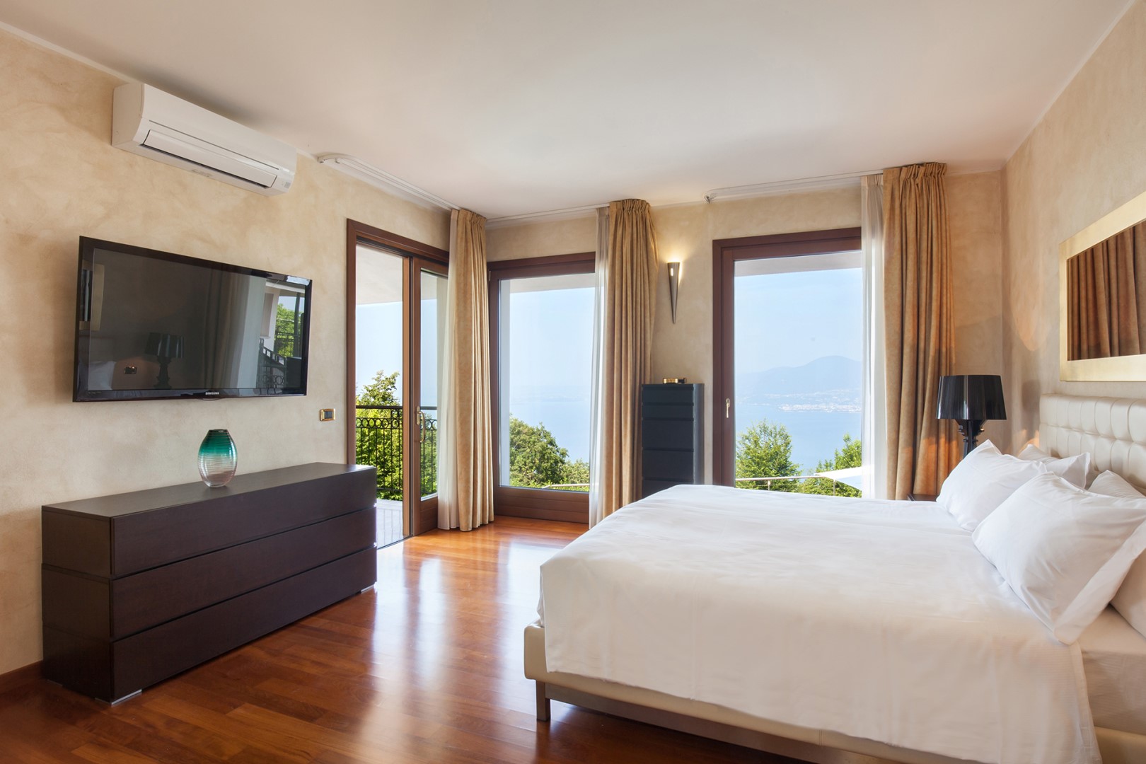 Villa Viù, Hilltop Lake Garda Villa with Private Pool, Spa and Four Double Bedrooms - Photo 34