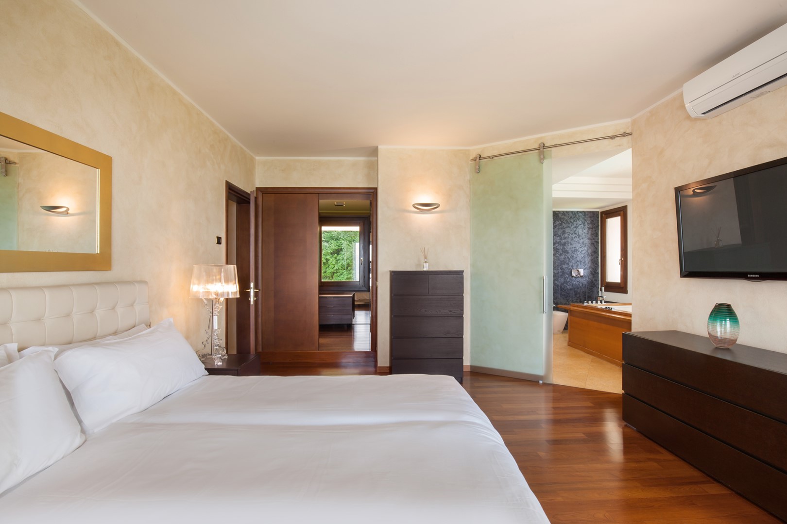 Villa Viù, Hilltop Lake Garda Villa with Private Pool, Spa and Four Double Bedrooms - Photo 35
