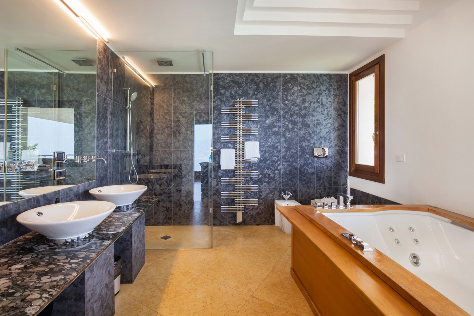 Villa Viù, Hilltop Lake Garda Villa with Private Pool, Spa and Four Double Bedrooms - Photo 38