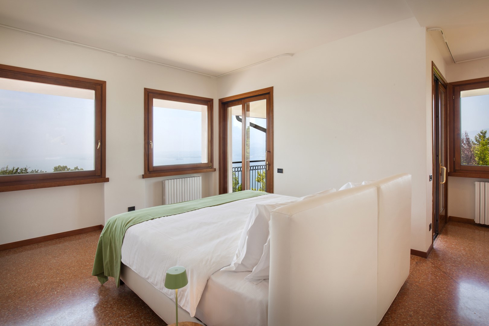 Villa Viù, Hilltop Lake Garda Villa with Private Pool, Spa and Four Double Bedrooms - Photo 39