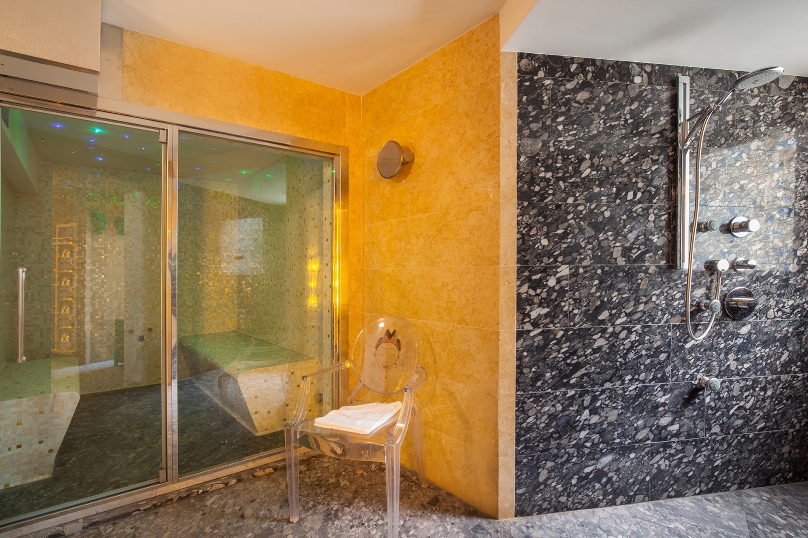 Villa Viù, Hilltop Lake Garda Villa with Private Pool, Spa and Four Double Bedrooms - Photo 5