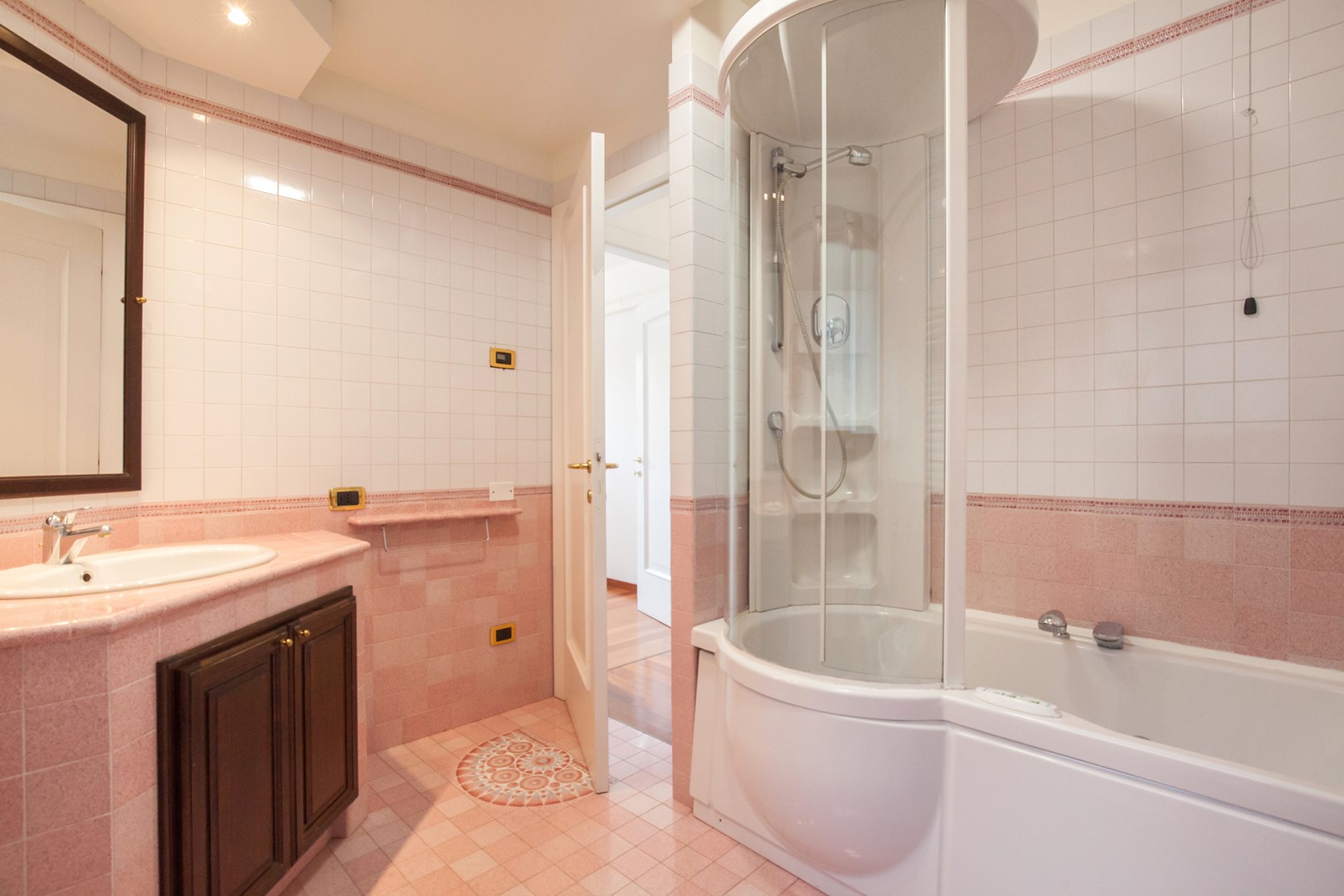 Villa Viù, Hilltop Lake Garda Villa with Private Pool, Spa and Four Double Bedrooms - Photo 51