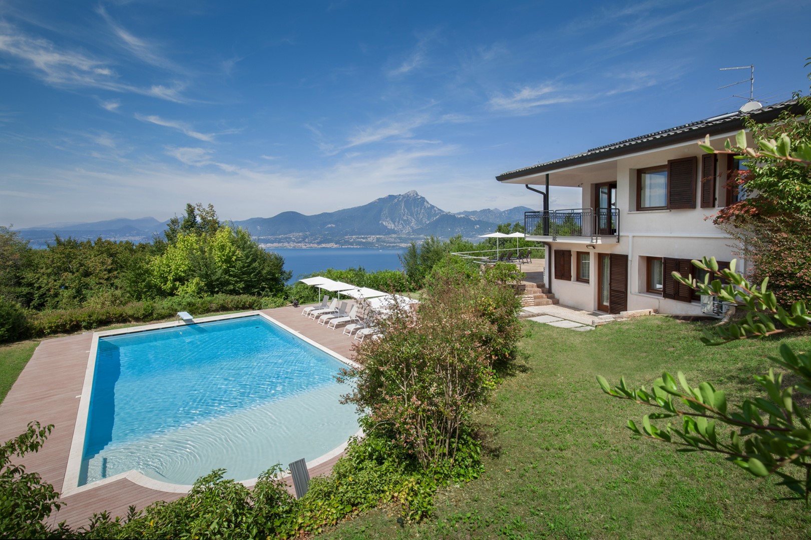 Villa Viù, Hilltop Lake Garda Villa with Private Pool, Spa and Four Double Bedrooms - Photo 7