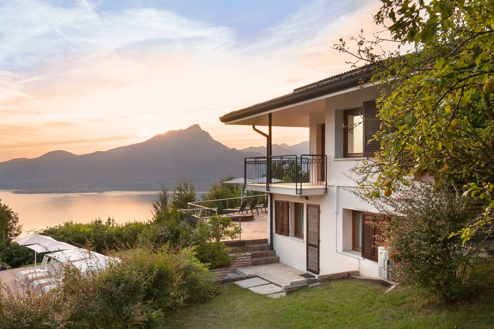 Villa Viù, Hilltop Lake Garda Villa with Private Pool, Spa and Four Double Bedrooms - Photo 8