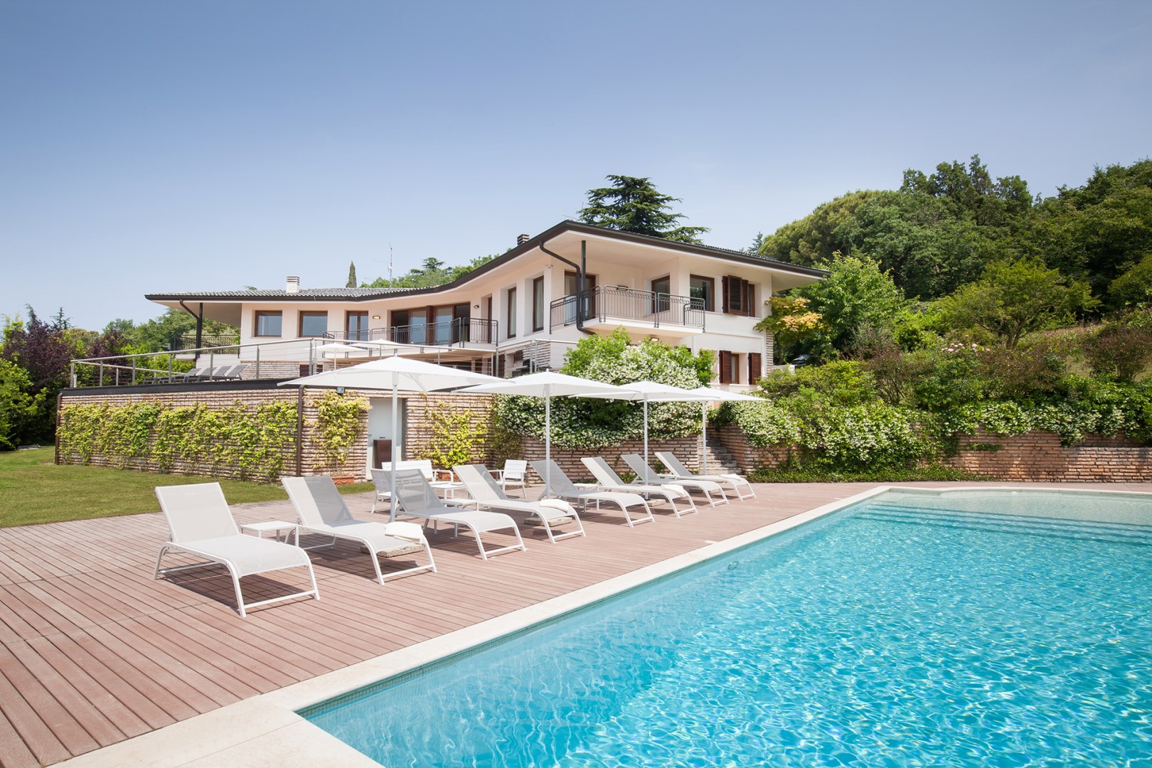 Villa Viù, Hilltop Lake Garda Villa with Private Pool, Spa and Four Double Bedrooms - Photo 10