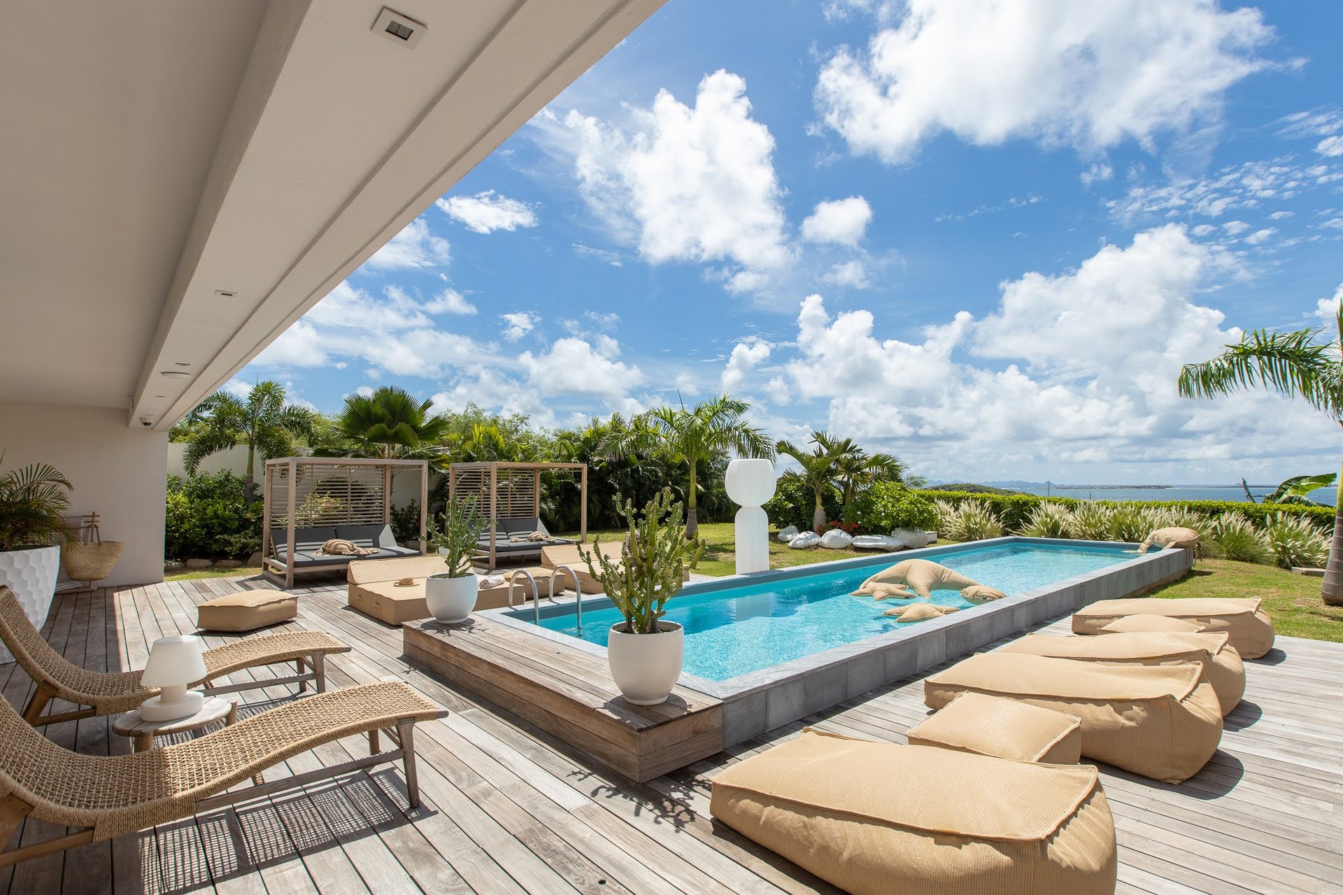 Villa Vogue Art, Five King Suites with Pinel Island Views in Cul de Sac Gallery 1
