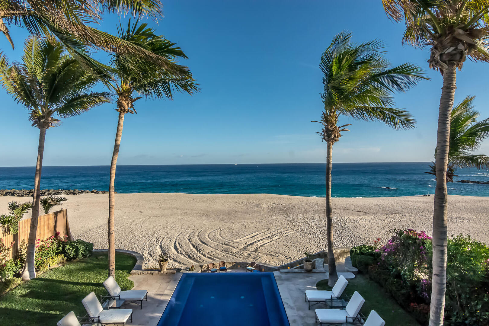 Villas del Mar 461, Beachfront Palmilla Villa with Butler, Cook and Private Pool Gallery 2