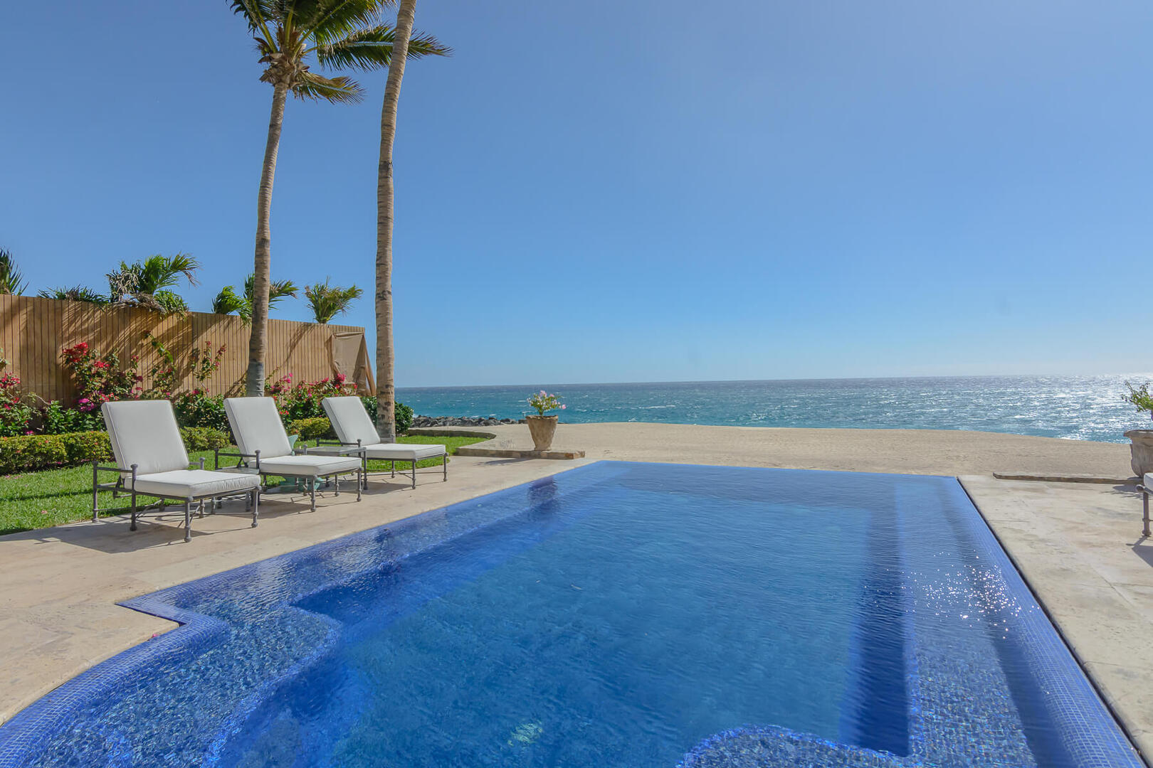 Villas del Mar 461, Beachfront Palmilla Villa with Butler, Cook and Private Pool Gallery 3