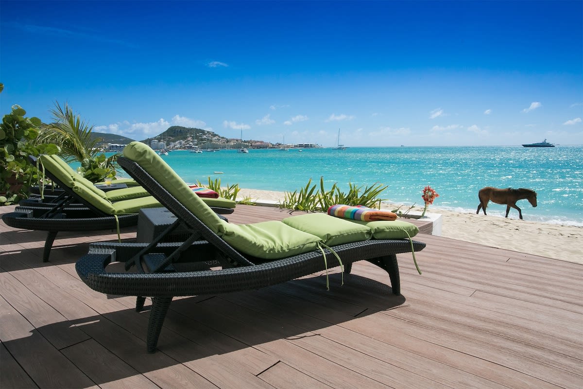 Villa Vittoria, Six King Bedrooms on the Sands of Simpson Bay