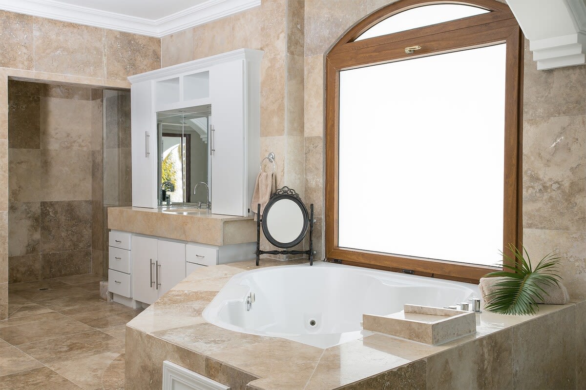 Villa Vittoria, Six King Bedrooms on the Sands of Simpson Bay - Photo 12