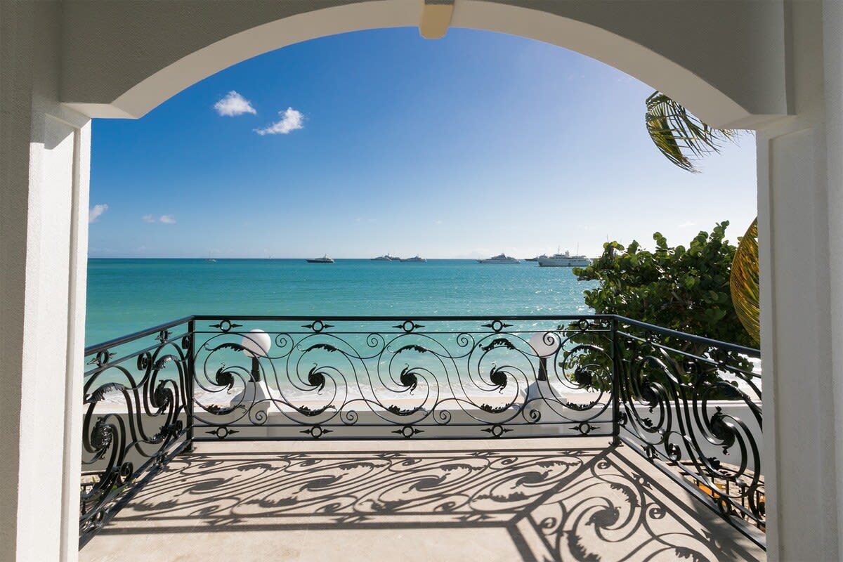 Villa Vittoria, Six King Bedrooms on the Sands of Simpson Bay Gallery 1