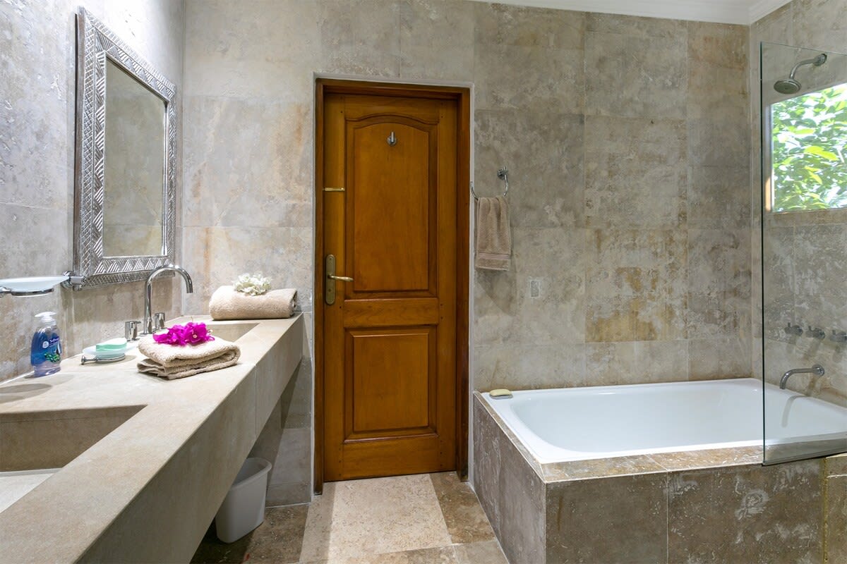 Villa Vittoria, Six King Bedrooms on the Sands of Simpson Bay - Photo 26