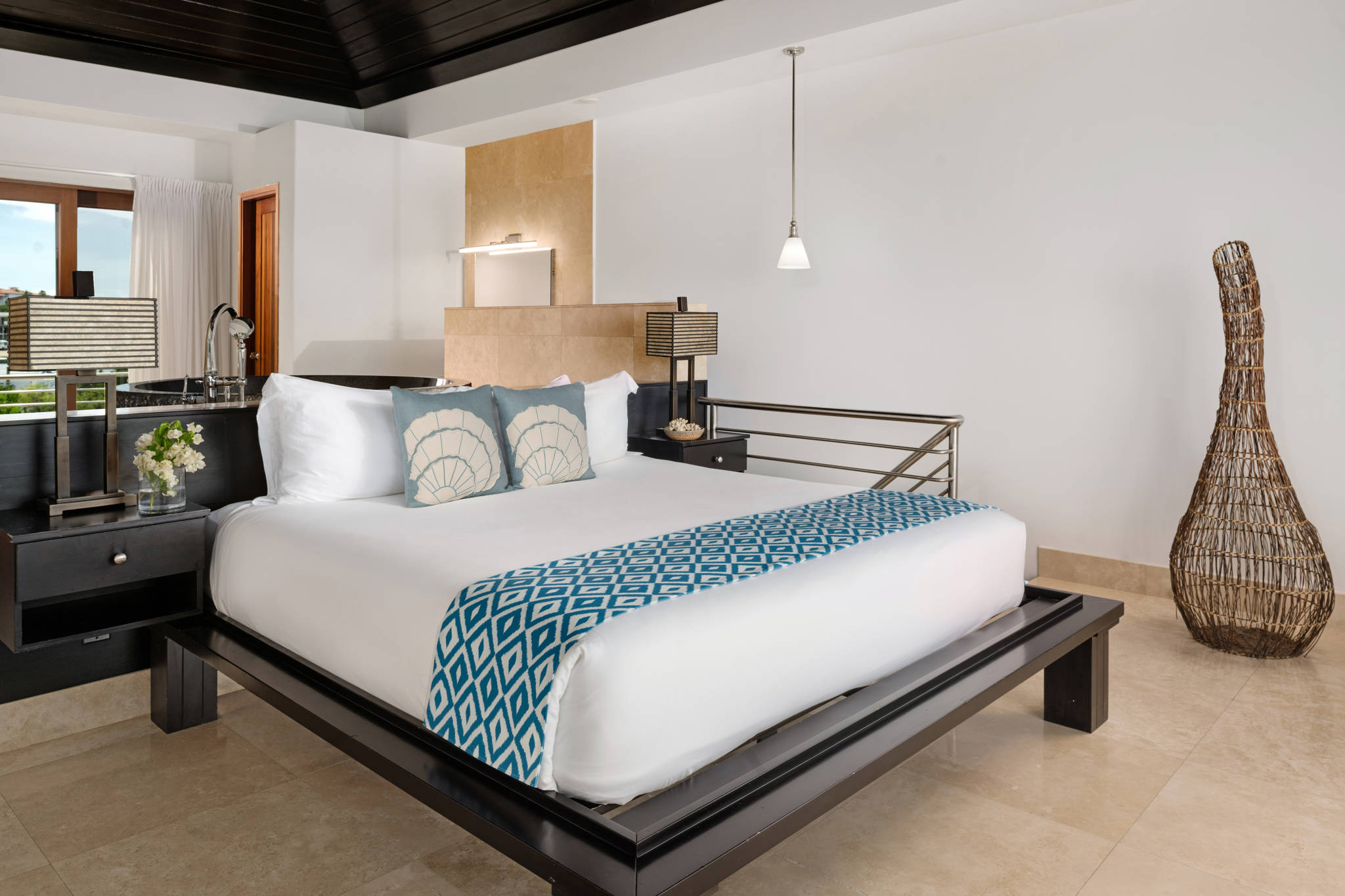 Water Edge Villa, Beachfront One-Bedroom in Turtle Cove - Photo 10