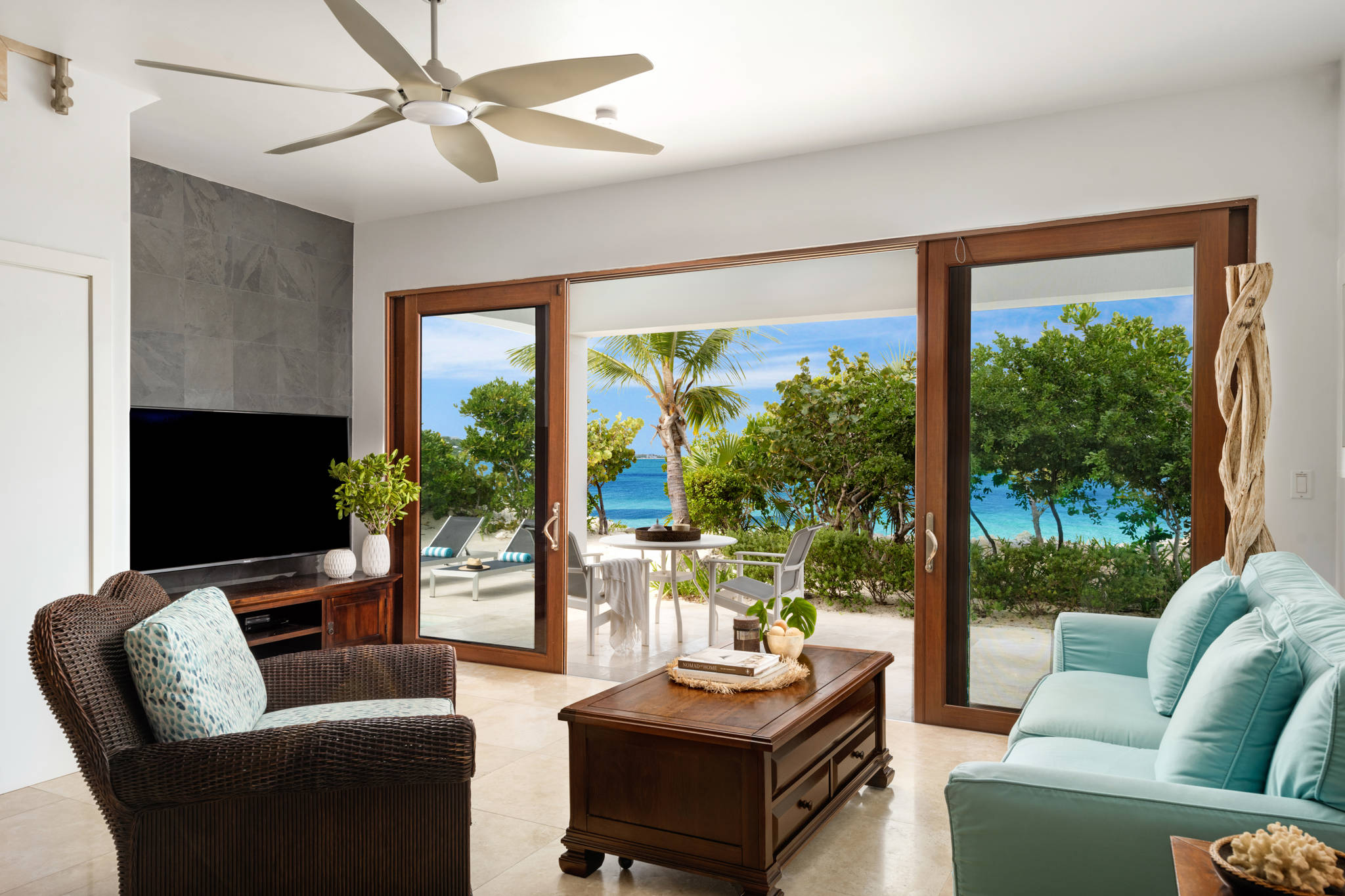 Water Edge Villa, Beachfront One-Bedroom in Turtle Cove - Photo 11