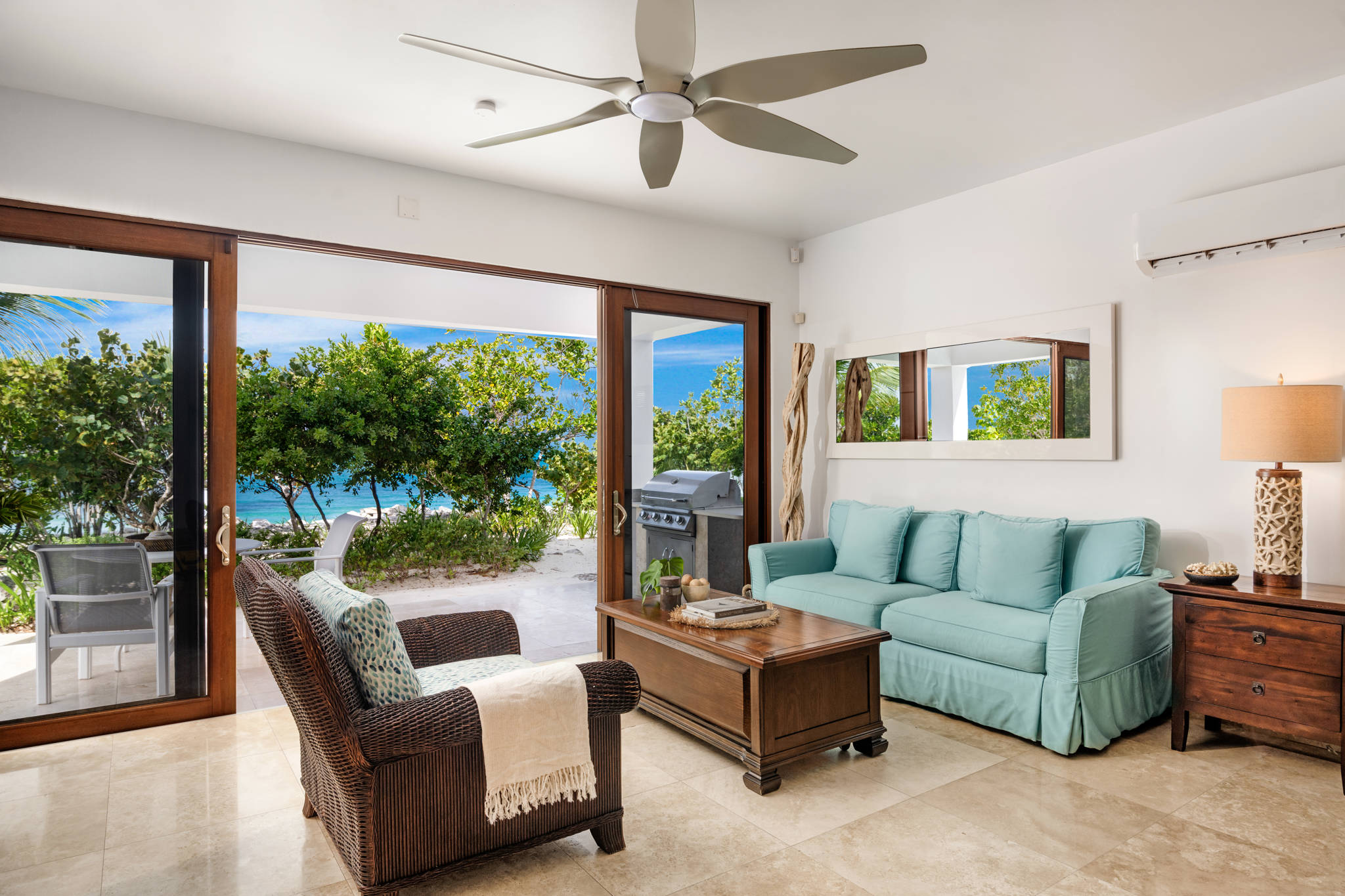Water Edge Villa, Beachfront One-Bedroom in Turtle Cove - Photo 14