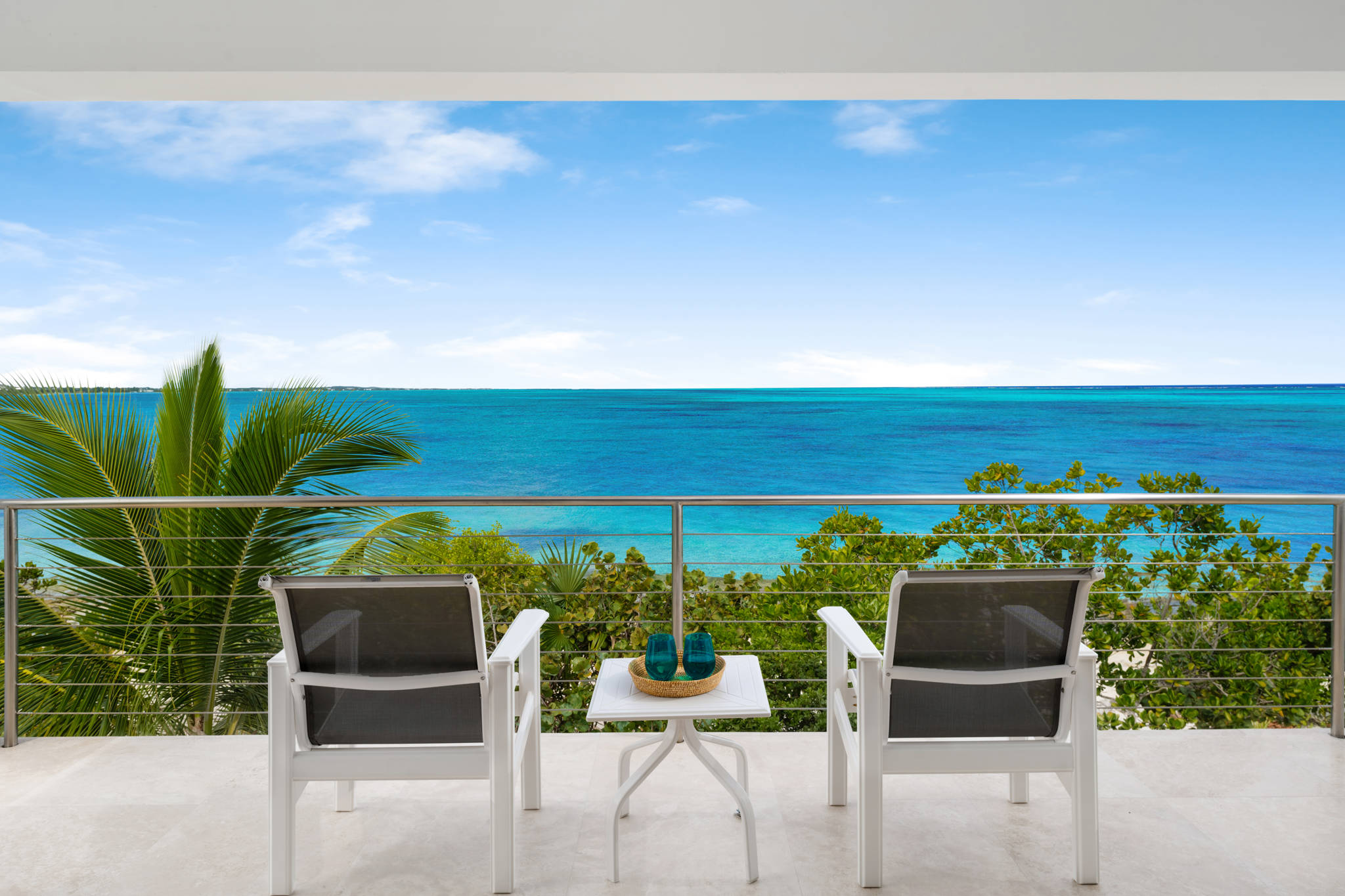 Water Edge Villa, Beachfront One-Bedroom in Turtle Cove - Photo 6