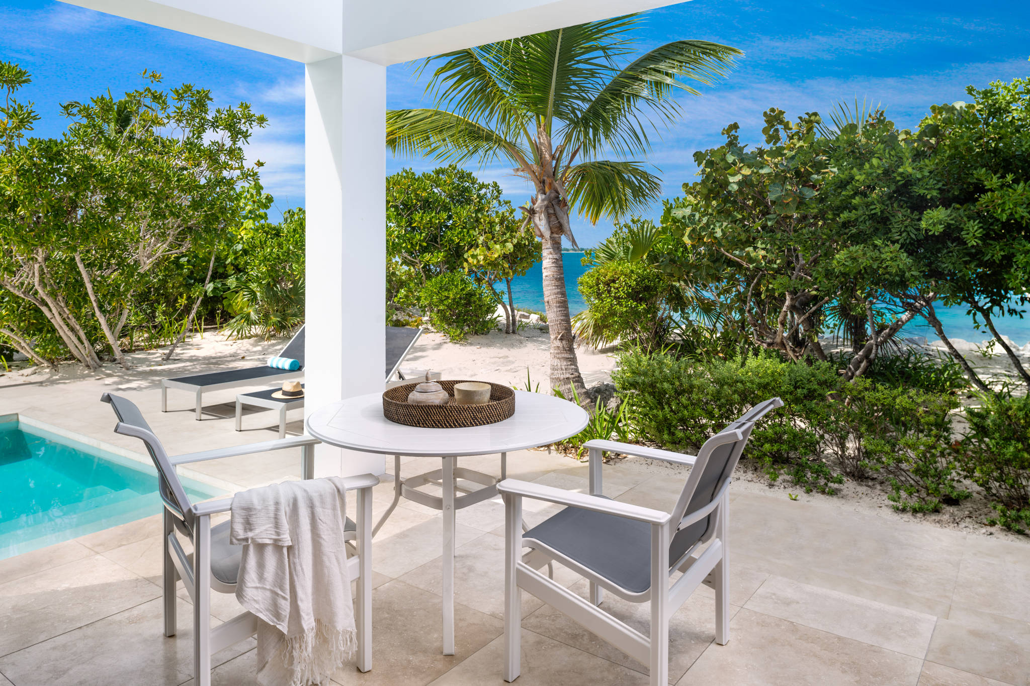 Water Edge Villa, Beachfront One-Bedroom in Turtle Cove - Photo 7