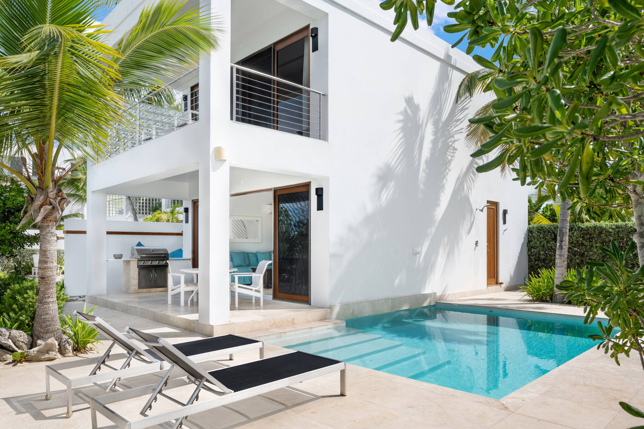 Water Edge Villa, Beachfront One-Bedroom in Turtle Cove - Photo 8