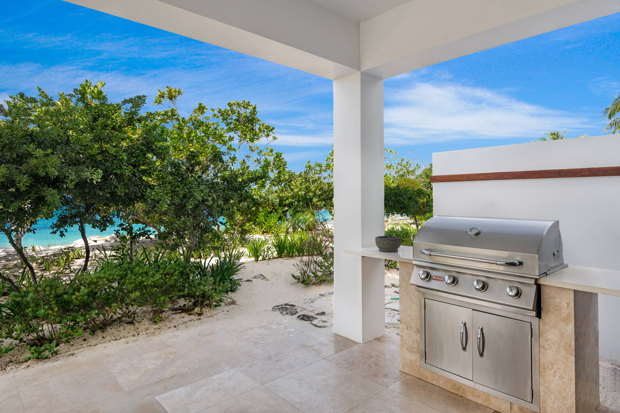Water Edge Villa, Beachfront One-Bedroom in Turtle Cove - Photo 9